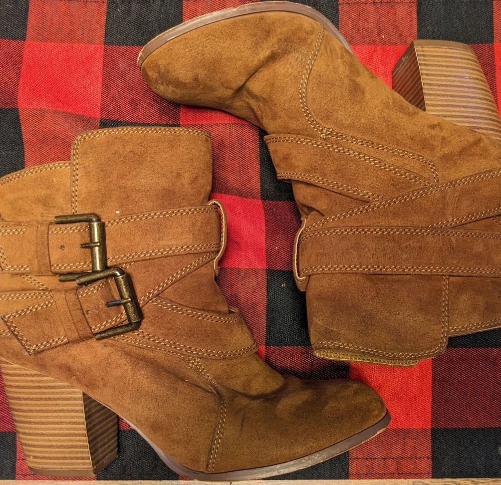 American Eagle Suede Ankle Booties 6.5